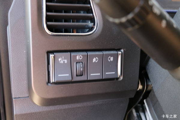 解放悍V车辆到店，430马力车辆到店看车