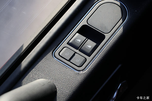 解放悍V车辆到店，430马力车辆到店看车