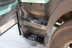 青岛解放 JK6重卡 290马力 6X2 9.8米仓栅式载货车(国六)(CA5250CCYP28K1L8T3AE6)