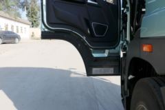 青岛解放 JK6重卡 290马力 6X2 9.8米仓栅式载货车(国六)(CA5250CCYP28K1L8T3AE6)