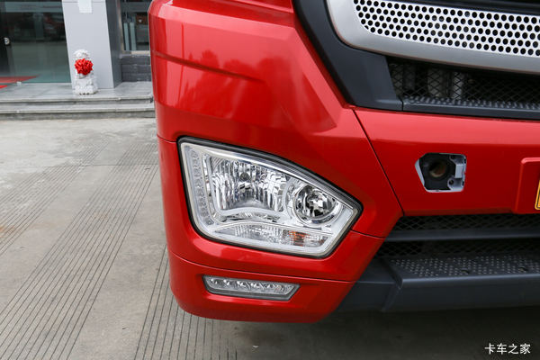 欧曼EST牵引车南昌市火热促销中 让利高达3万