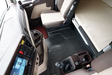 �ൺ��� JH6�ؿ� 320���� 6X2 7.7�ײ�դʽ�ػ���(����)(CA5250CCYP26K2L5T3E6A80)ͼƬ