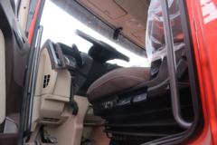 青岛解放 JH6重卡 卓越版2.0 460马力 6X4牵引车(后桥435升级冲焊桥)(CA4250P26K2T1E6A80)