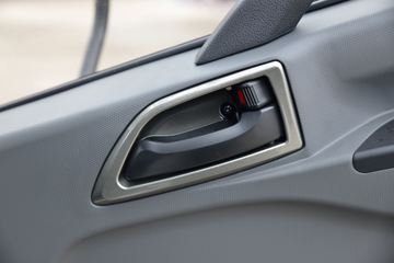 Ծ�� ����T100 122���� 4X2 3.6����ж��ͼƬ