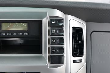 Ծ�� ����T100 122���� 4X2 3.6����ж��ͼƬ