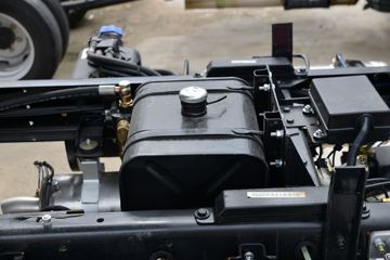 Ծ�� ����T100 122���� 4X2 3.6����ж��ͼƬ