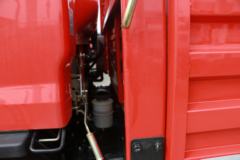 东风 多利卡D8 锐能版 190马力 4X2 6.2米排半栏板载货车(国六)(EQ1141L8CDG)