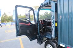 陕汽轻卡 德龙K5000 130马力 AMT 4.18米单排厢式轻卡(国六)