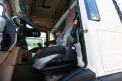 中国重汽 HOWO TX 250马力 4X2 9.52米厢式载货车(国六)(重汽8挡)(ZZ5187XXYN711GF1L)