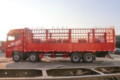 青岛解放 JH6重卡 领航版2.0 460马力 8X4 9.5米仓栅式载货车(国六)(CA5310CCYP25K8L7T4E6A90)