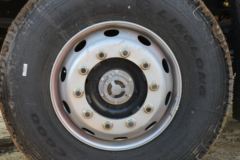 青岛解放 JH6重卡 领航版2.0 460马力 8X4 9.5米仓栅式载货车(国六)(CA5310CCYP25K8L7T4E6A90)