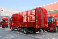 一汽解放 J6L中卡 尊享版 绿通 260马力 4X2 6.75米仓栅式载货车(国六)(CA5180CCYP62K1L4A2E6)