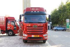 一汽解放 J6L中卡 尊享版 绿通 260马力 4X2 6.75米仓栅式载货车(国六)(CA5180CCYP62K1L4A2E6)