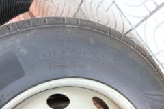 一汽解放 J6L中卡 尊享版 绿通 260马力 4X2 6.75米仓栅式载货车(国六)(CA5180CCYP62K1L4A2E6)