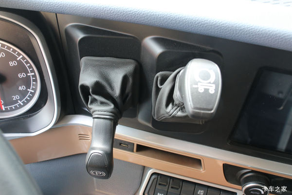 优惠1.5万 上海HOWO TH7牵引车火热促销中