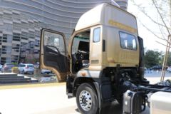 福田 奥铃大黄蜂 Home版 240马力 6.8米厢式载货车(国六)(BJ5186XXYLPFK-AD1)