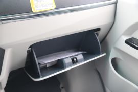 X30EV&nbsp;电动封闭厢货驾驶室图片