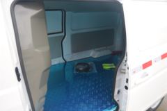 SRM鑫源 X30L EV 标准型 4.495米纯电动厢式运输车