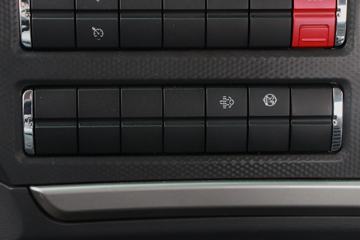 ���� ŷ��Rϵ 220���� 4X2 5.75�������ػ���(����)ͼƬ