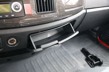 һ����� J6L�п� ������ 220���� 4X2 7.7����ʽ�ػ���(����)(CA5180XXYP62K1L5E6)ͼƬ