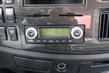 һ����� J6L�п� ������ 220���� 4X2 7.7����ʽ�ػ���(����)(CA5180XXYP62K1L5E6)ͼƬ