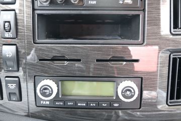 һ����� J6L�п� ������ 220���� 4X2 7.7����ʽ�ػ���(����)(CA5180XXYP62K1L5E6)ͼƬ