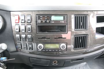 һ����� J6L�п� ������ 220���� 4X2 7.7����ʽ�ػ���(����)(CA5180XXYP62K1L5E6)ͼƬ