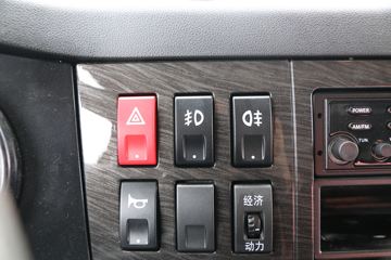 һ����� J6L�п� ������ 220���� 4X2 7.7����ʽ�ػ���(����)(CA5180XXYP62K1L5E6)ͼƬ