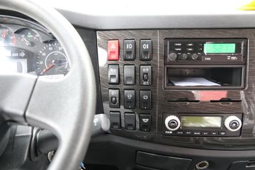 һ����� J6L�п� ������ 220���� 4X2 7.7����ʽ�ػ���(����)(CA5180XXYP62K1L5E6)ͼƬ