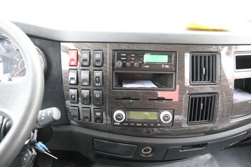 һ����� J6L�п� ������ 220���� 4X2 7.7����ʽ�ػ���(����)(CA5180XXYP62K1L5E6)ͼƬ