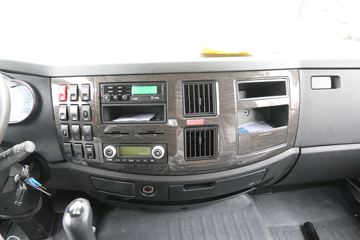 һ����� J6L�п� ������ 220���� 4X2 7.7����ʽ�ػ���(����)(CA5180XXYP62K1L5E6)ͼƬ