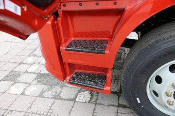 һ����� J6L�п� ������ 220���� 4X2 7.7����ʽ�ػ���(����)(CA5180XXYP62K1L5E6)ͼƬ