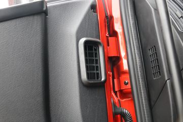 һ����� J6L�п� ������ 220���� 4X2 7.7����ʽ�ػ���(����)(CA5180XXYP62K1L5E6)ͼƬ