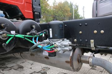 һ����� J6L�п� ������ 220���� 4X2 7.7����ʽ�ػ���(����)(CA5180XXYP62K1L5E6)ͼƬ