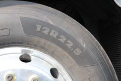 东风柳汽 乘龙H7重卡 陆航版 600马力 6X4 AMT自动挡牵引车(后桥440)(LZ4252H7DC1)