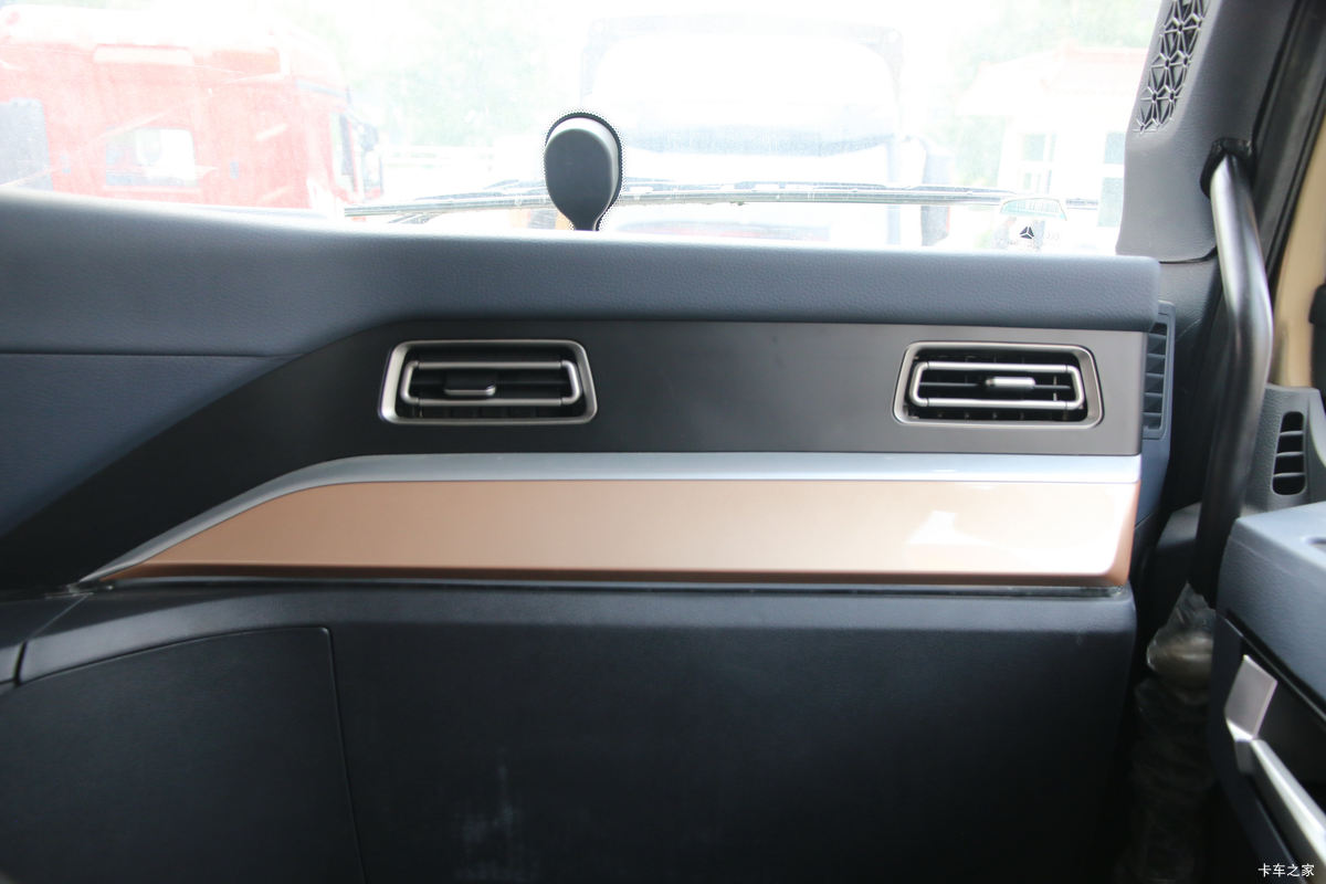 �й����� HOWO TH7�ؿ� 460���� 6X4 ǣ����(����)(ZZ4257V324HF1B)��ʻ��                                               