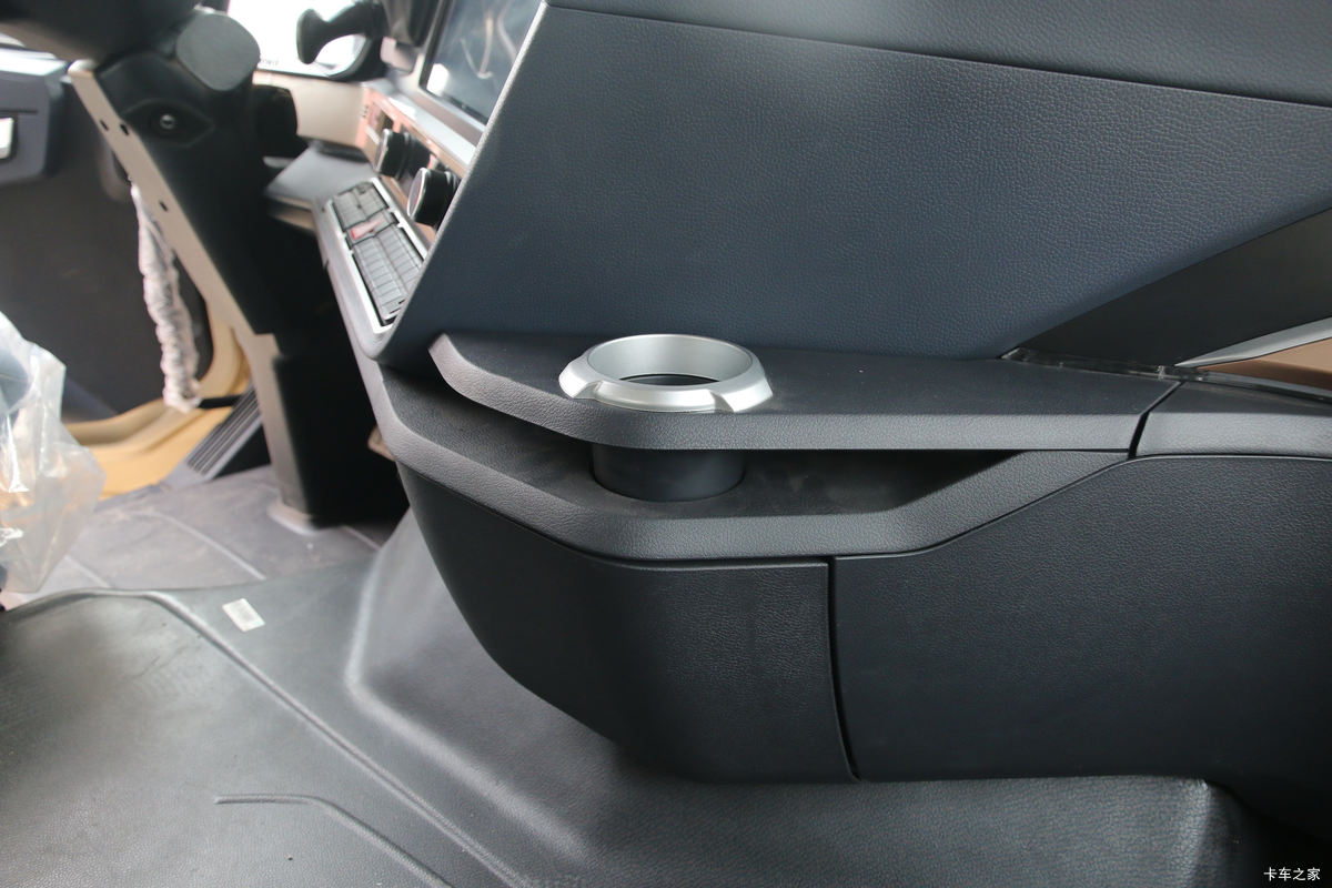 �й����� HOWO TH7�ؿ� 460���� 6X4 ǣ����(����)(ZZ4257V324HF1B)��ʻ��                                               