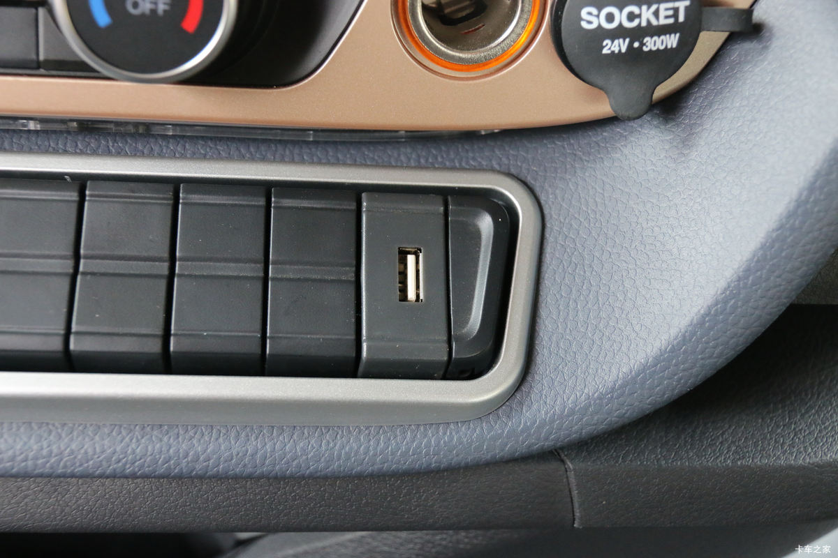 �й����� HOWO TH7�ؿ� 460���� 6X4 ǣ����(����)(ZZ4257V324HF1B)��ʻ��                                               