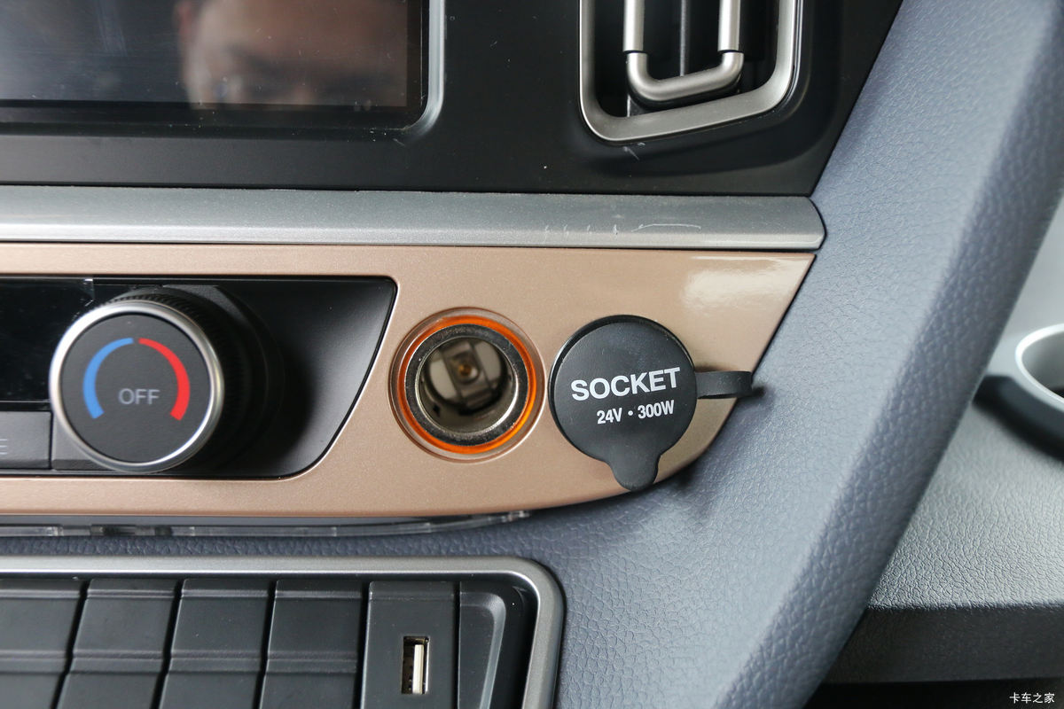 �й����� HOWO TH7�ؿ� 460���� 6X4 ǣ����(����)(ZZ4257V324HF1B)��ʻ��                                               