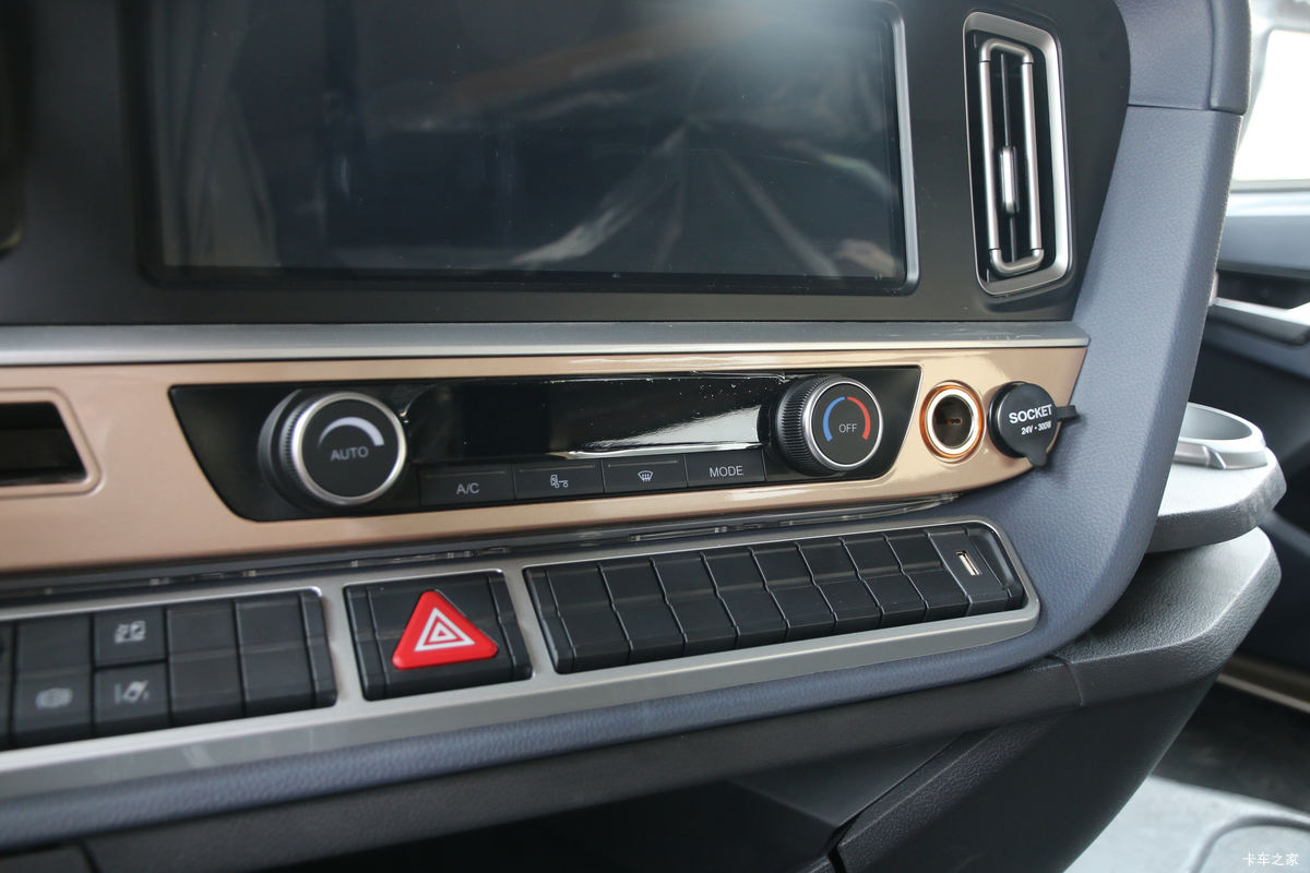 �й����� HOWO TH7�ؿ� 460���� 6X4 ǣ����(����)(ZZ4257V324HF1B)��ʻ��                                               