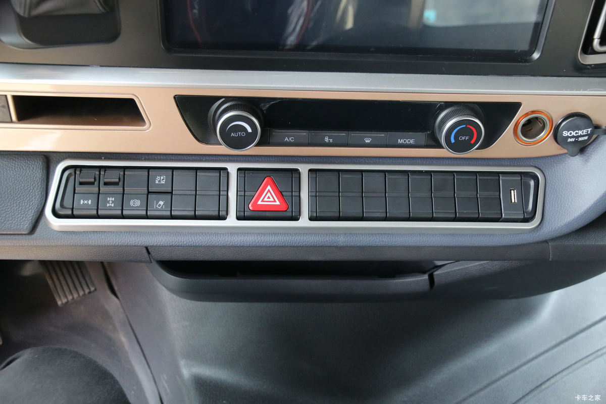 �й����� HOWO TH7�ؿ� 460���� 6X4 ǣ����(����)(ZZ4257V324HF1B)��ʻ��                                               