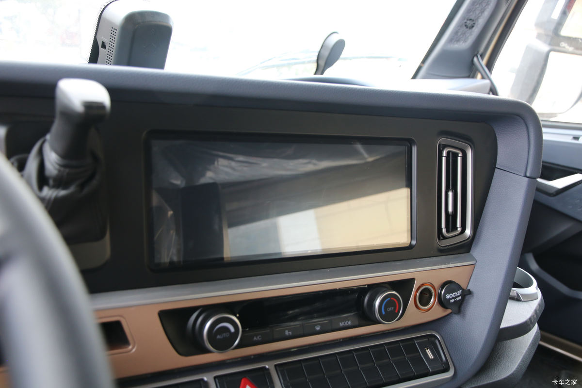 �й����� HOWO TH7�ؿ� 460���� 6X4 ǣ����(����)(ZZ4257V324HF1B)��ʻ��                                               