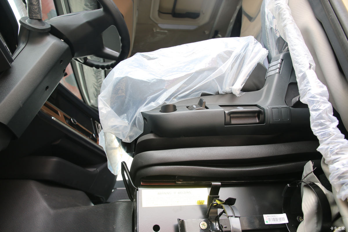 �й����� HOWO TH7�ؿ� 460���� 6X4 ǣ����(����)(ZZ4257V324HF1B)��ʻ��                                               