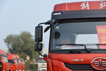 青岛解放 悍V重卡 260马力 6X2 9.6米厢式载货车(CA5250XXYP1K2L7T3E6A80)外观图片