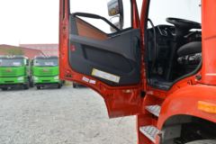 一汽解放 J6P重卡 质惠版 绿通款 460马力 8X4 9.4米仓栅式载货车(国六)(CA5310CCYP66K24L7T4E6)