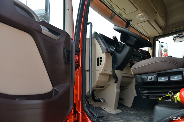 优惠0.5万 张家口宏宇汽贸解放JH6430牵引车火热促销中