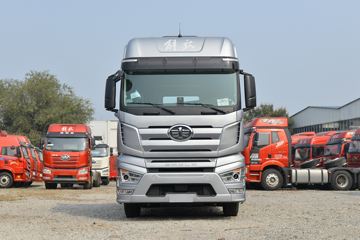 一汽解放 J7重卡 经典版 新四季款 530马力 6X4 LNG牵引车(液缓)(速比3.727)(CA4250P77M26T1E6)