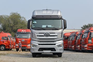 一汽解放 J7重卡 经典版 530马力 6X4 LNG牵引车(液缓)(CA4250P77M26T1E6)