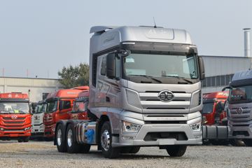 一汽解放 J7重卡 560马力 6X4 AMT自动挡危险品牵引车(国六)(采埃孚12挡)(带液缓)(速比2.867)(CA4250P77K24T1E6Z)