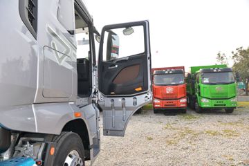 һ����� J7�ؿ� 560���� 6X4 AMT�Զ���ǣ����(����)(CA4250P77K25T1E6)ͼƬ